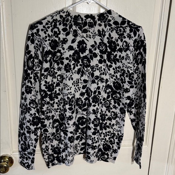 Basic Editions Black and White Floral Sweater - Picture 2 of 7